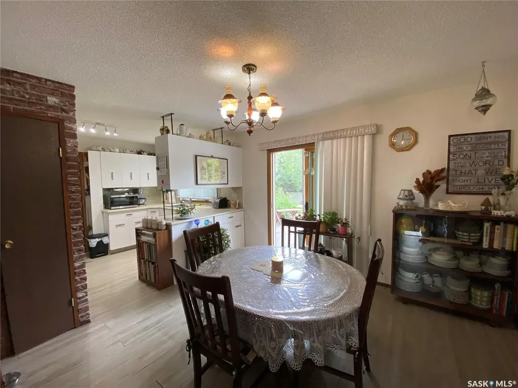 620 4th Street Eston SK S0L 1A0