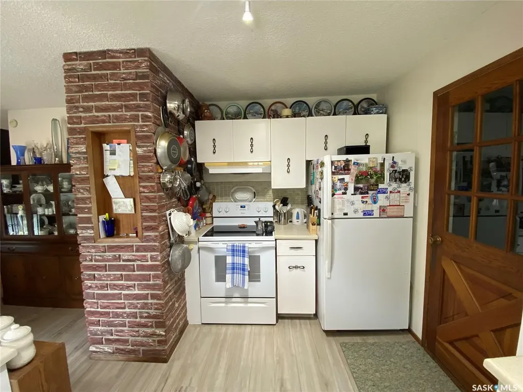 620 4th Street Eston SK S0L 1A0