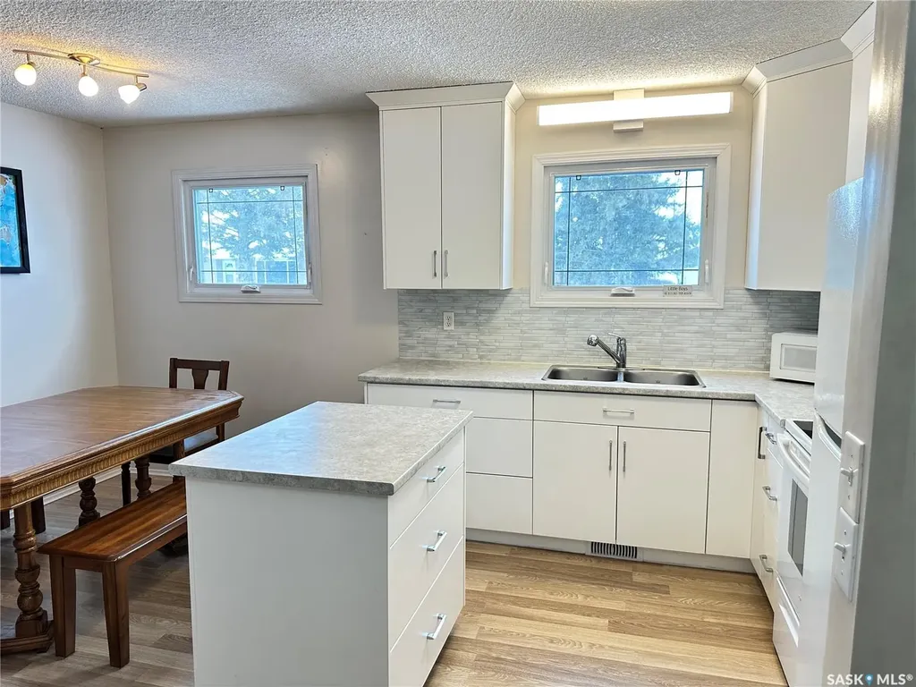44 Campbell Place Clavet SK S0K 0Y0