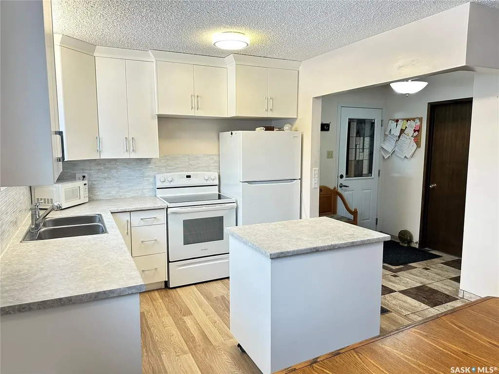 44 Campbell Place Clavet SK S0K 0Y0