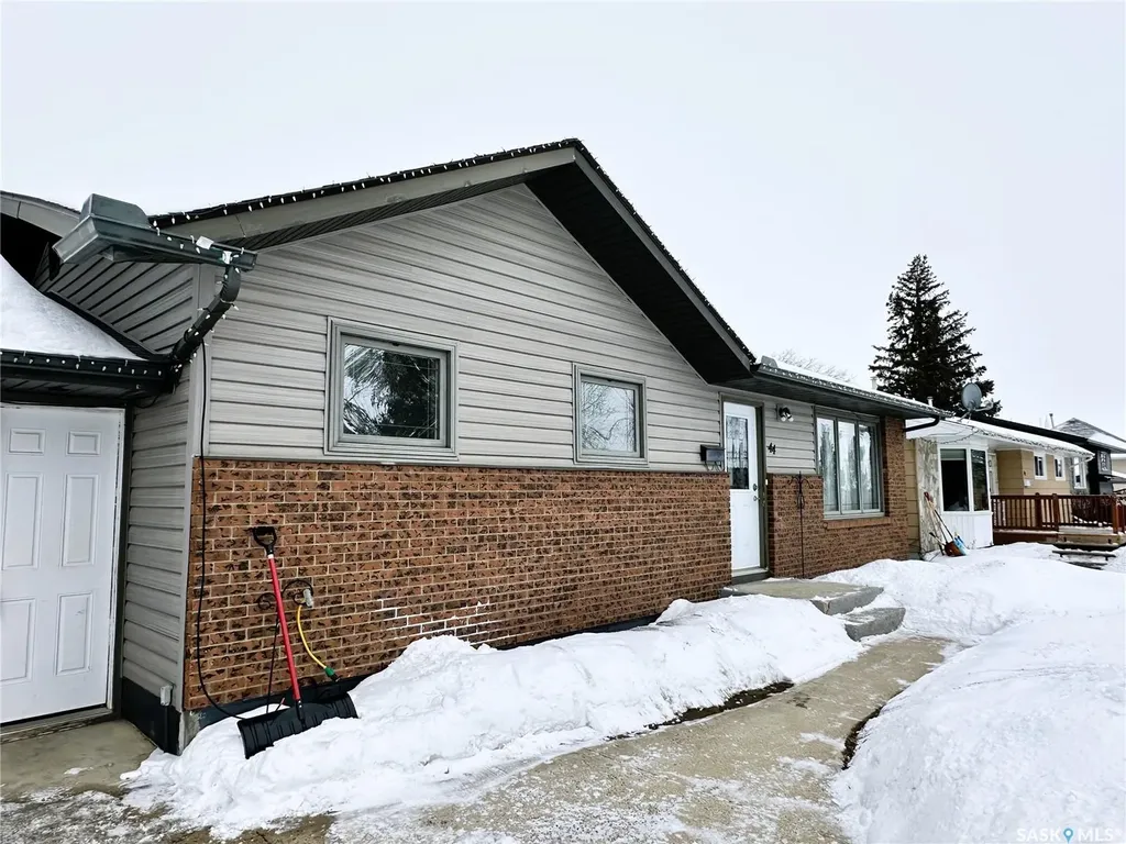 44 Campbell Place Clavet SK S0K 0Y0