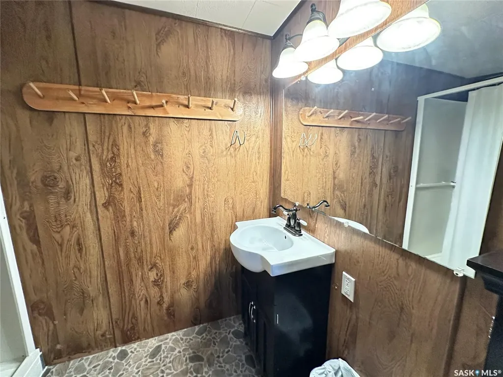 44 Campbell Place Clavet SK S0K 0Y0