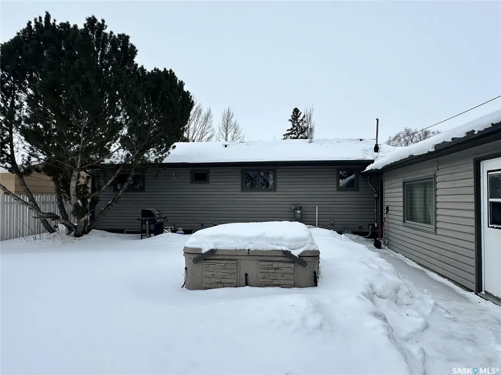 44 Campbell Place Clavet SK S0K 0Y0