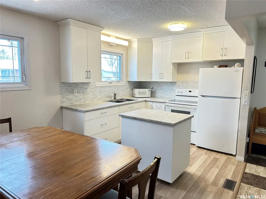 44 Campbell Place Clavet SK S0K 0Y0