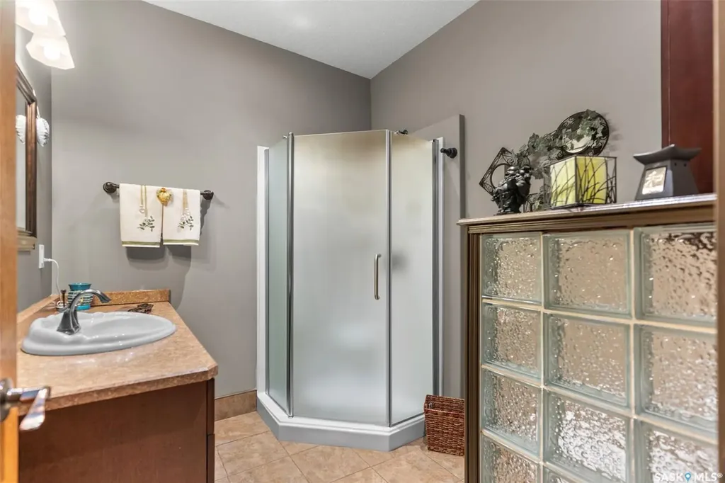 11 Robertson Road Lanigan SK S0K 2M0