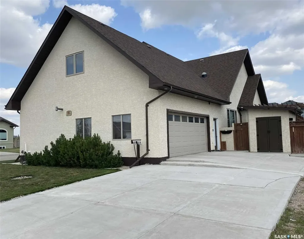 11 Robertson Road Lanigan SK S0K 2M0