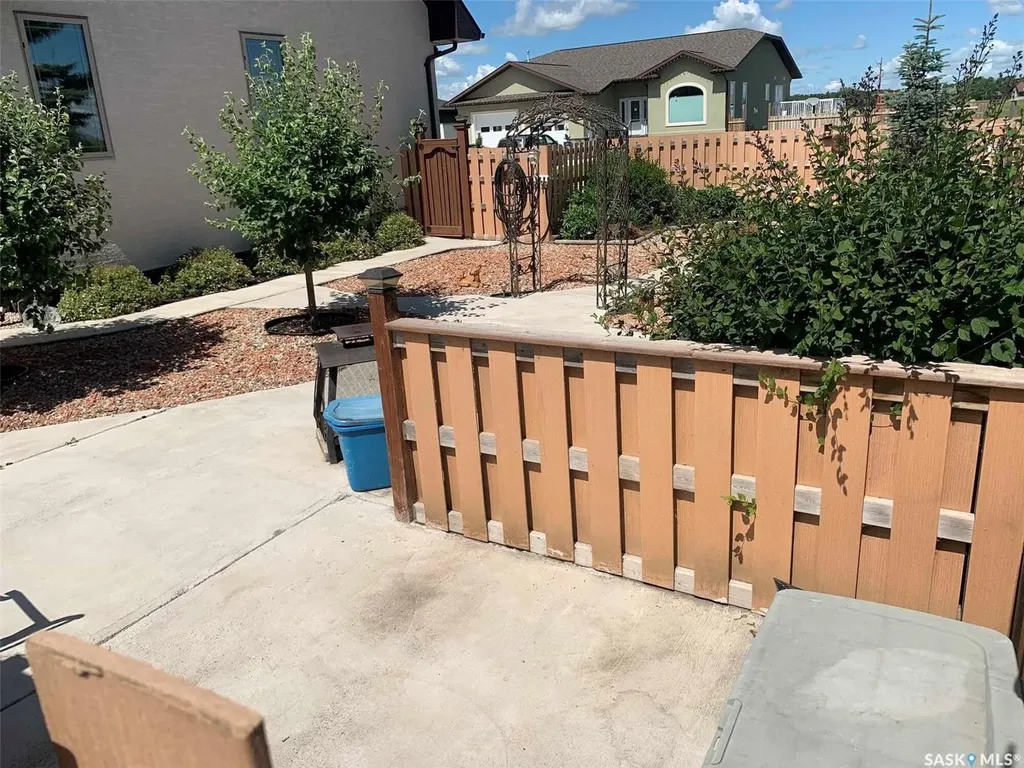 11 Robertson Road Lanigan SK S0K 2M0
