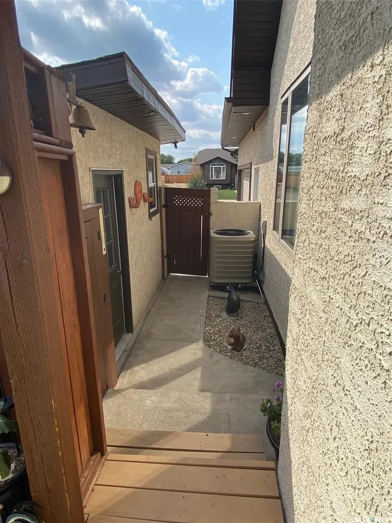 11 Robertson Road Lanigan SK S0K 2M0