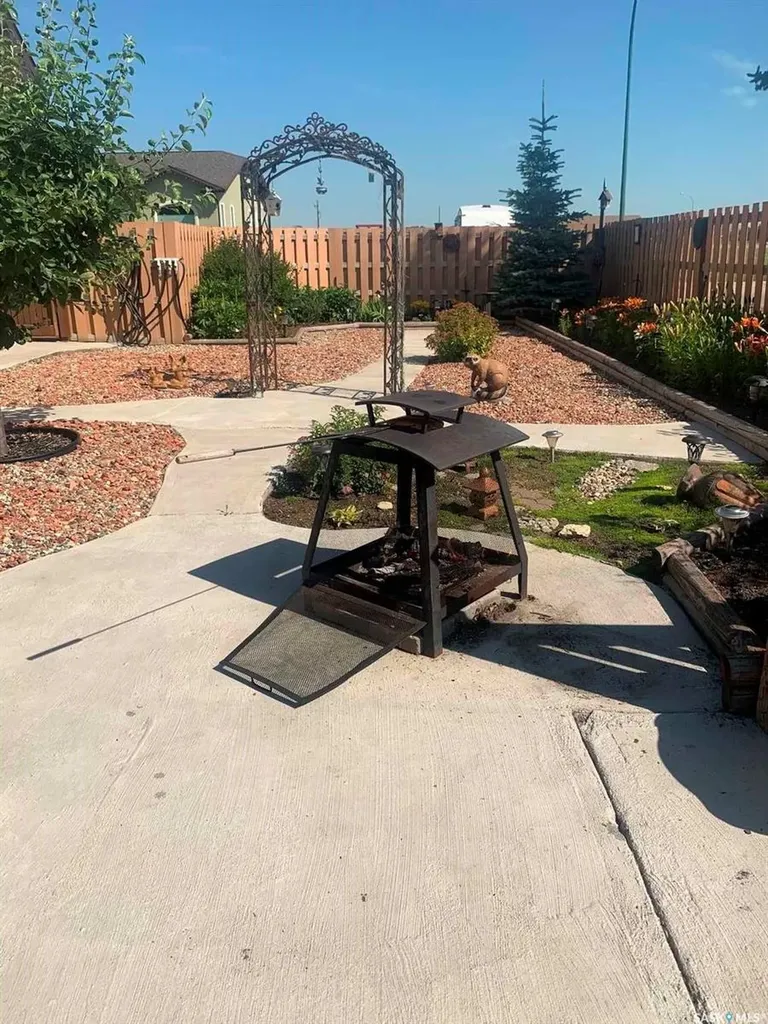 11 Robertson Road Lanigan SK S0K 2M0