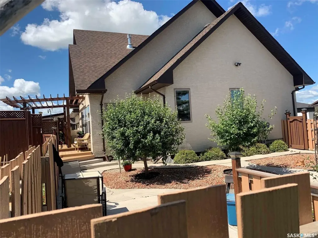 11 Robertson Road Lanigan SK S0K 2M0