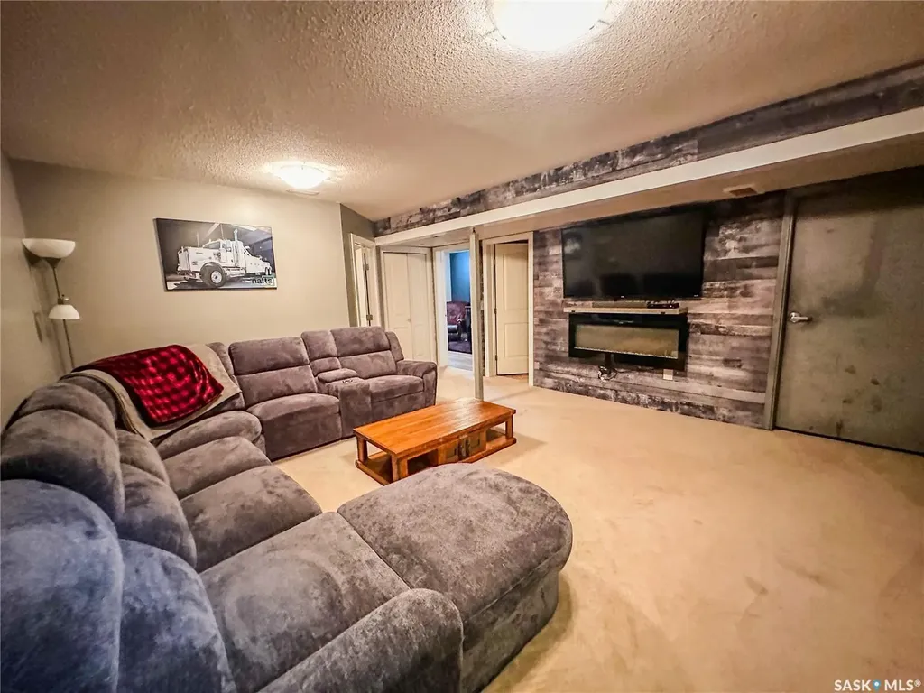 87 Collacott Street W Yorkton SK S3N 0A1