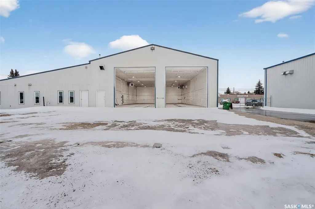 690 Fairford Street W Moose Jaw SK S6H 1T4