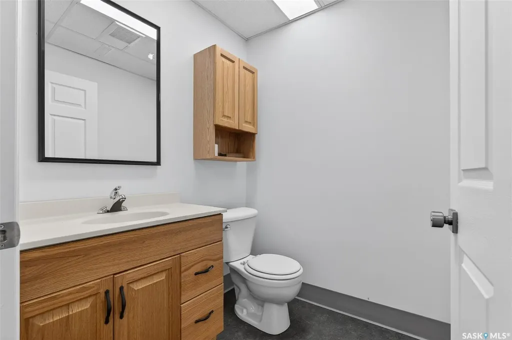 690 Fairford Street W Moose Jaw SK S6H 1T4