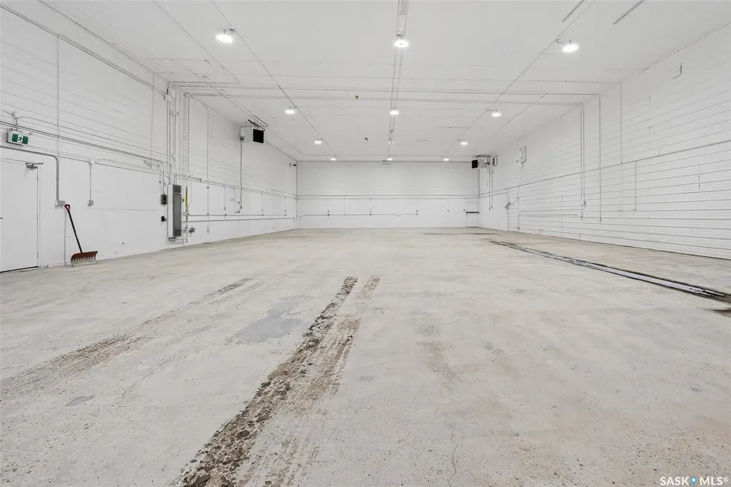 690 Fairford Street W Moose Jaw SK S6H 1T4