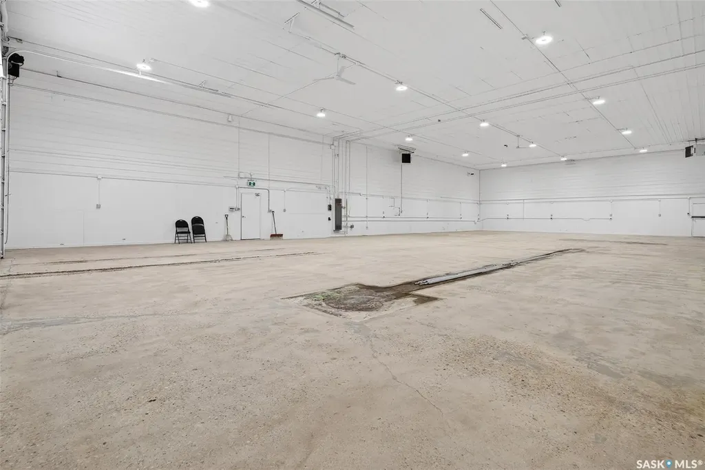 690 Fairford Street W Moose Jaw SK S6H 1T4