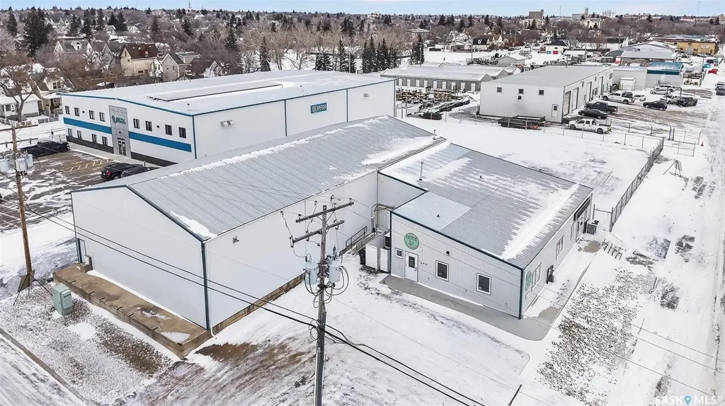 690 Fairford Street W Moose Jaw SK S6H 1T4