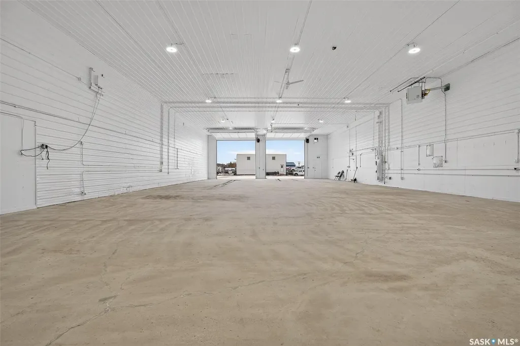 690 Fairford Street W Moose Jaw SK S6H 1T4