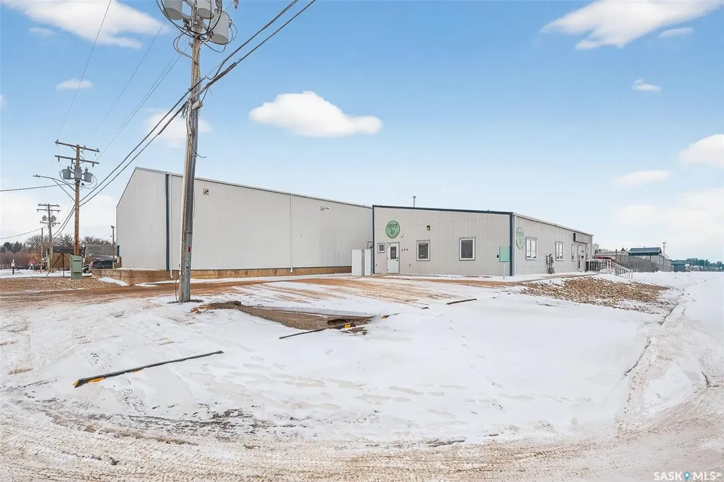 690 Fairford Street W Moose Jaw SK S6H 1T4