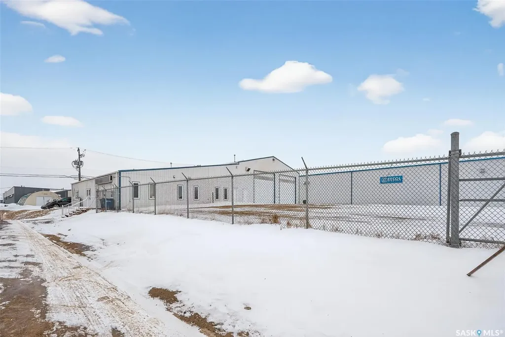690 Fairford Street W Moose Jaw SK S6H 1T4