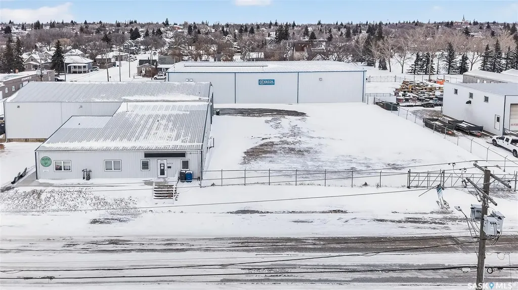 690 Fairford Street W Moose Jaw SK S6H 1T4