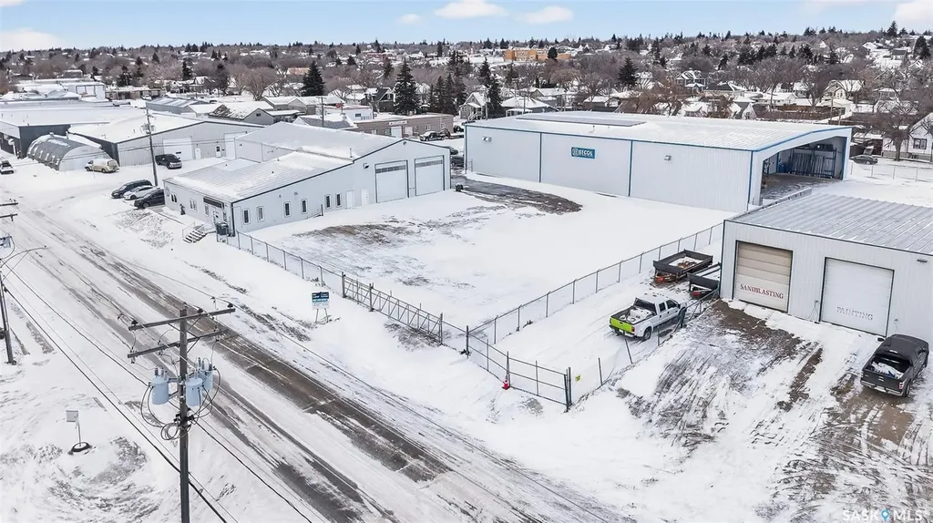 690 Fairford Street W Moose Jaw SK S6H 1T4