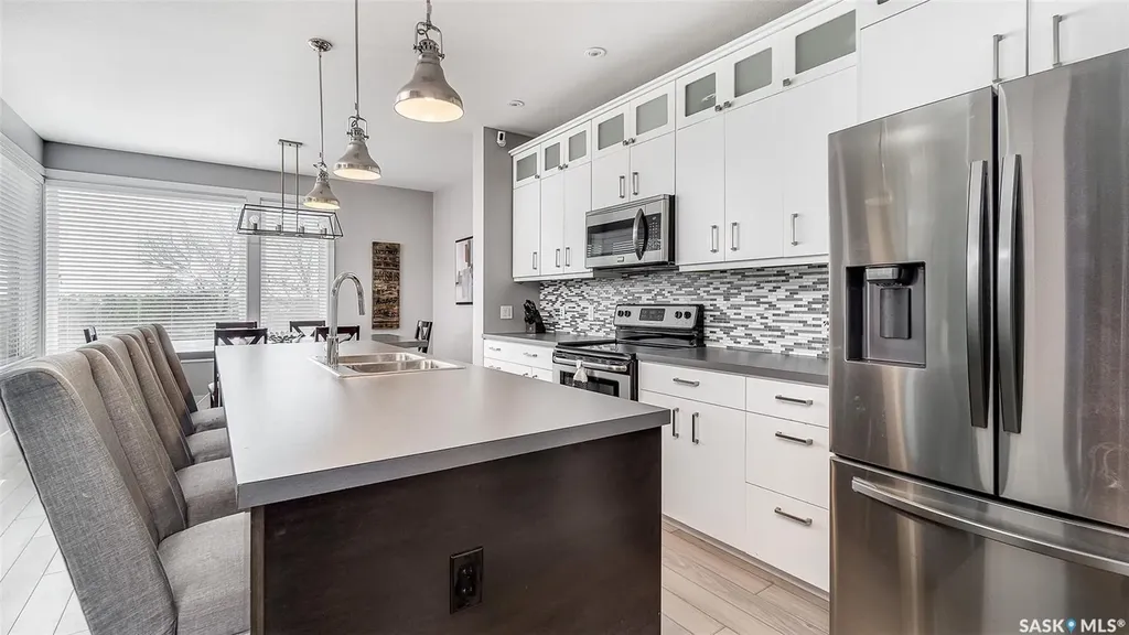 1024 Hochelaga Street W Moose Jaw SK S6H 2H9