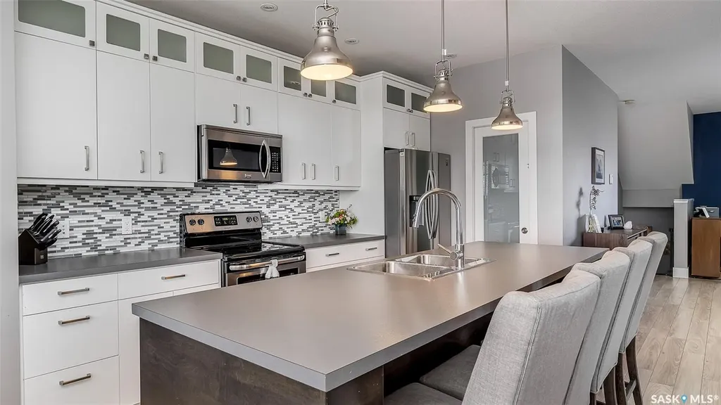 1024 Hochelaga Street W Moose Jaw SK S6H 2H9