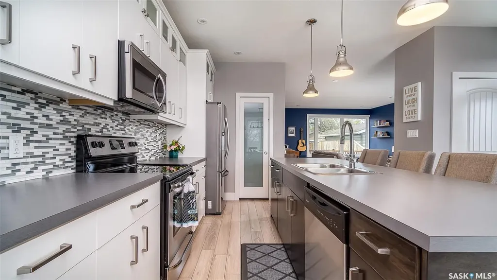 1024 Hochelaga Street W Moose Jaw SK S6H 2H9