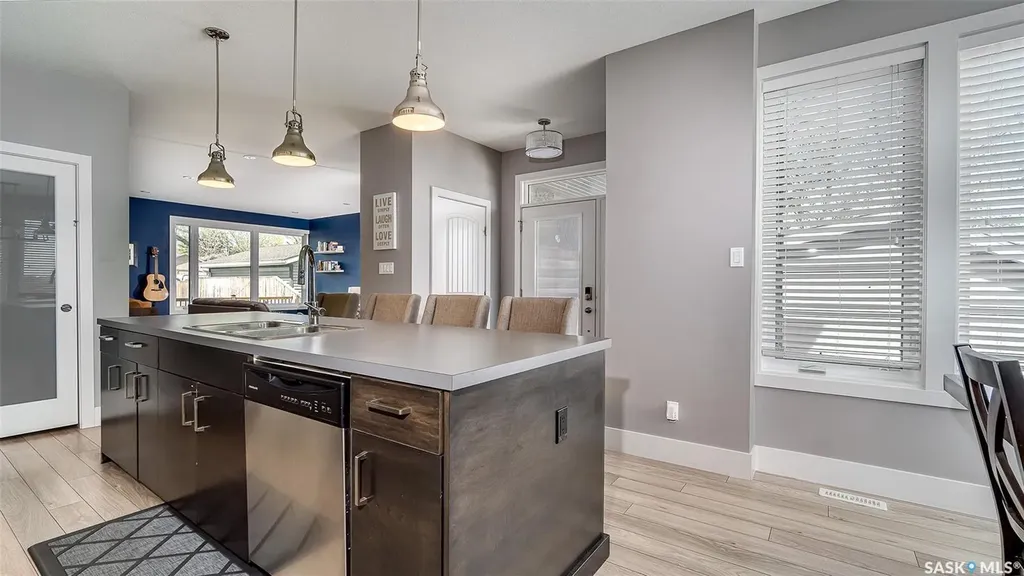 1024 Hochelaga Street W Moose Jaw SK S6H 2H9