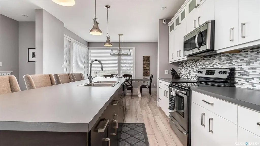 1024 Hochelaga Street W Moose Jaw SK S6H 2H9