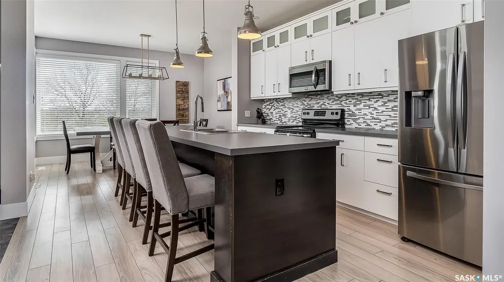 1024 Hochelaga Street W Moose Jaw SK S6H 2H9