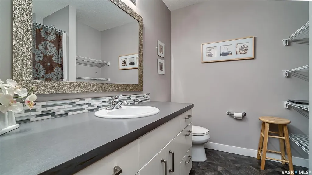 1024 Hochelaga Street W Moose Jaw SK S6H 2H9