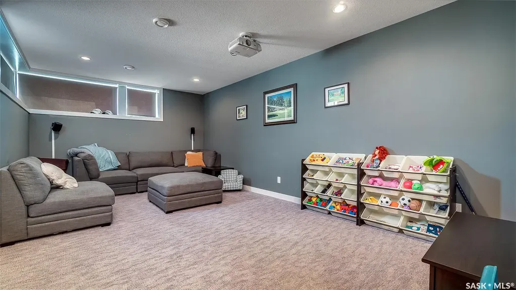 1024 Hochelaga Street W Moose Jaw SK S6H 2H9