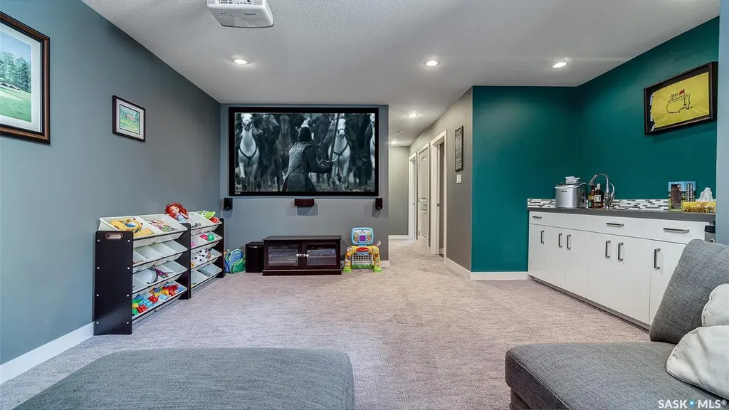 1024 Hochelaga Street W Moose Jaw SK S6H 2H9
