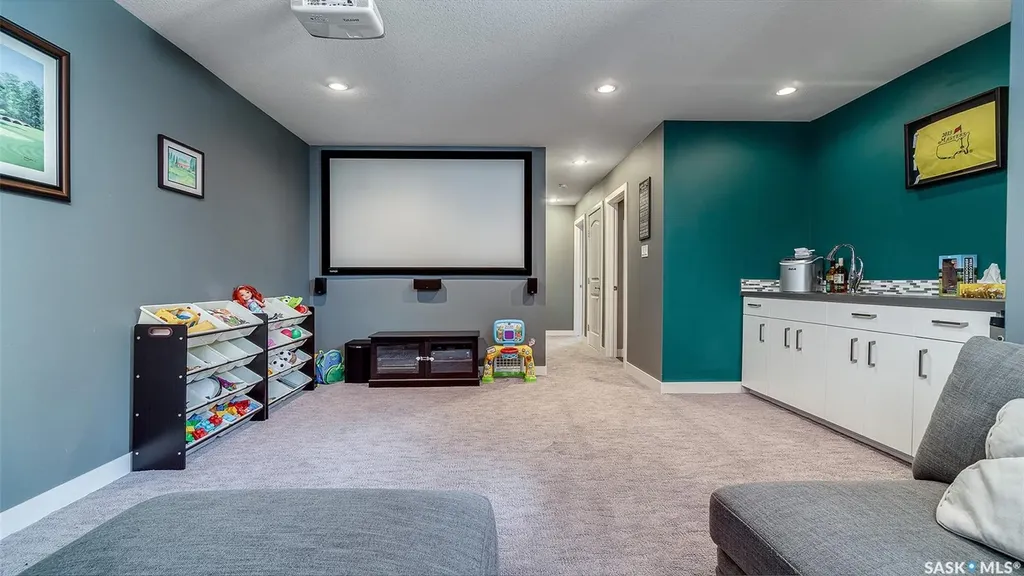 1024 Hochelaga Street W Moose Jaw SK S6H 2H9