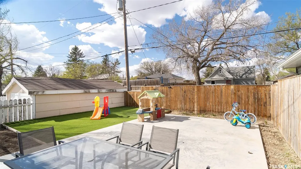 1024 Hochelaga Street W Moose Jaw SK S6H 2H9
