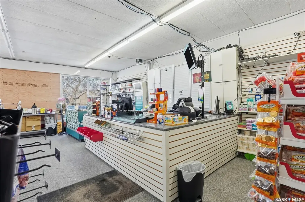 819 29th Street W Saskatoon SK S7L 0N2