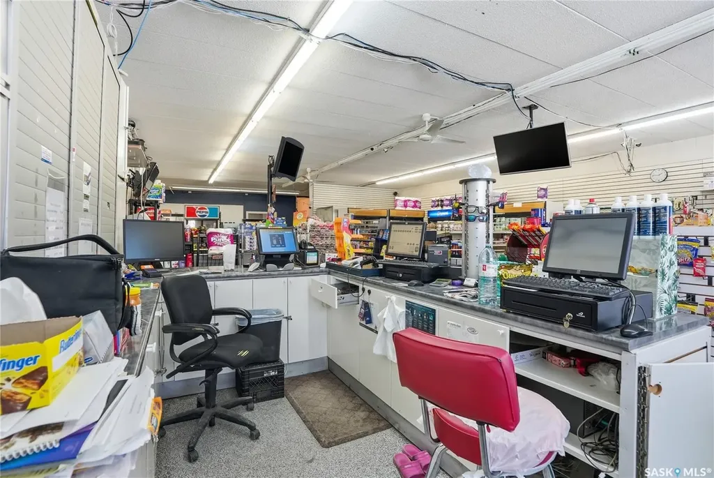 819 29th Street W Saskatoon SK S7L 0N2