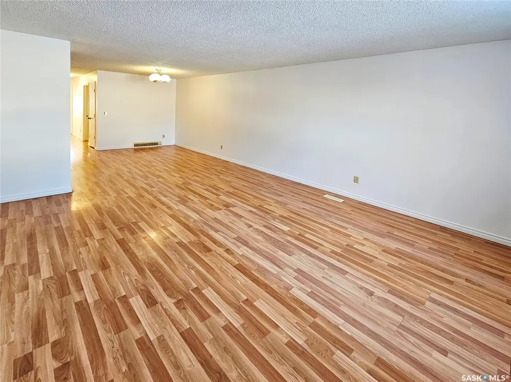244 Wakabayashi Way Saskatoon SK S7K 7M3