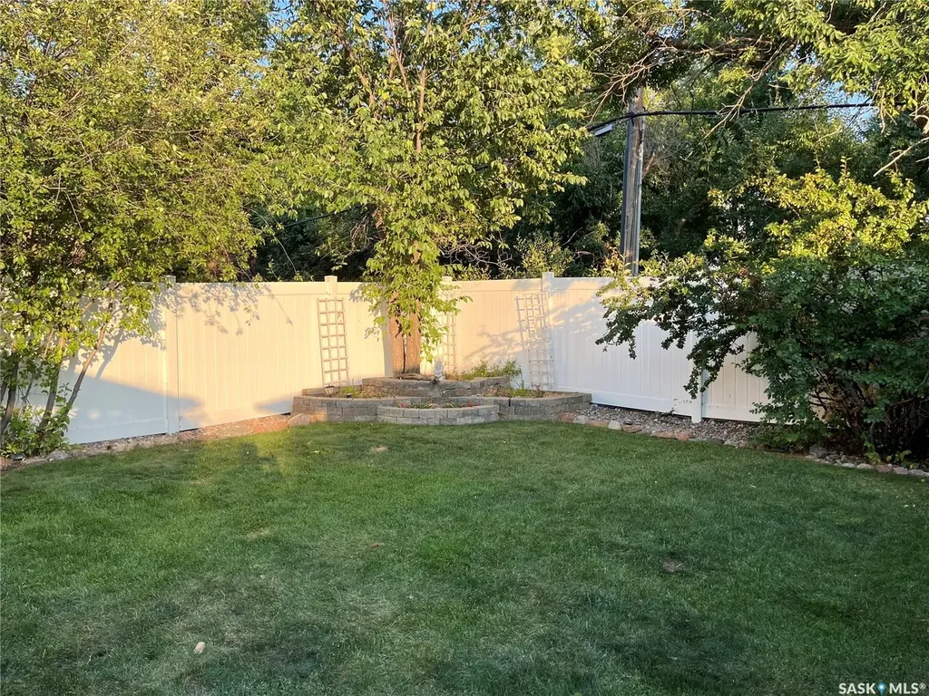 207 Dominion Road Assiniboia SK S0H 0B0