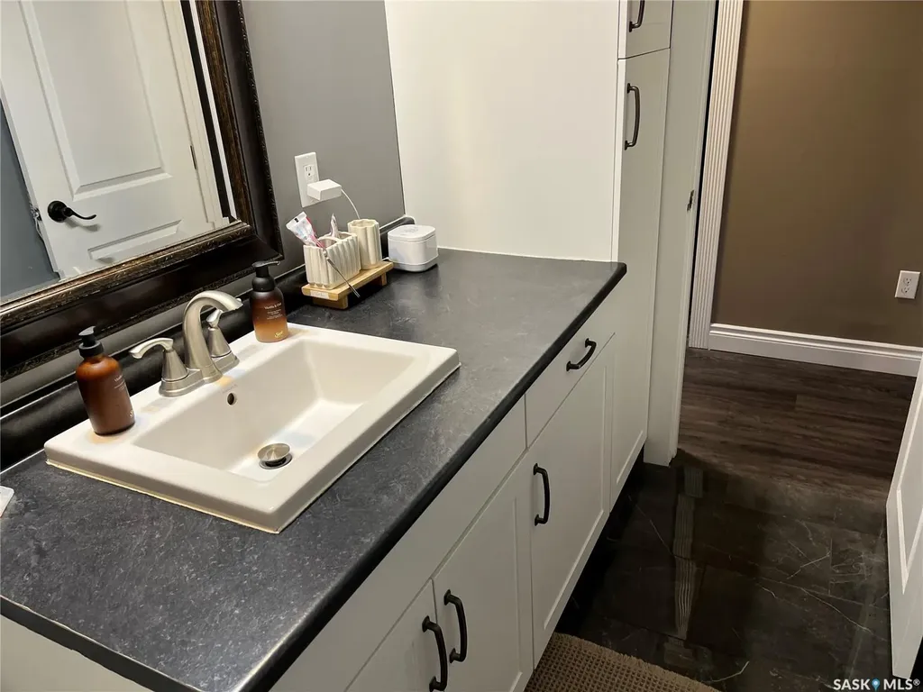 207 Dominion Road Assiniboia SK S0H 0B0