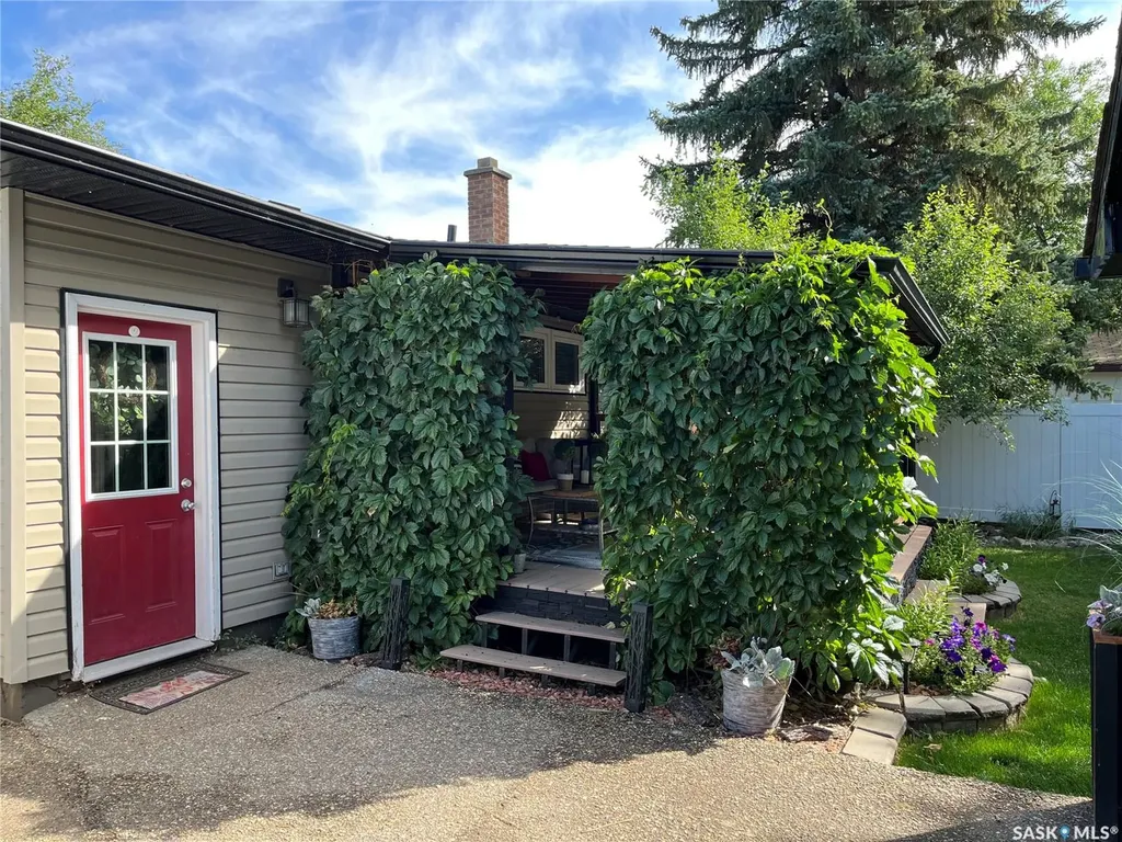 207 Dominion Road Assiniboia SK S0H 0B0