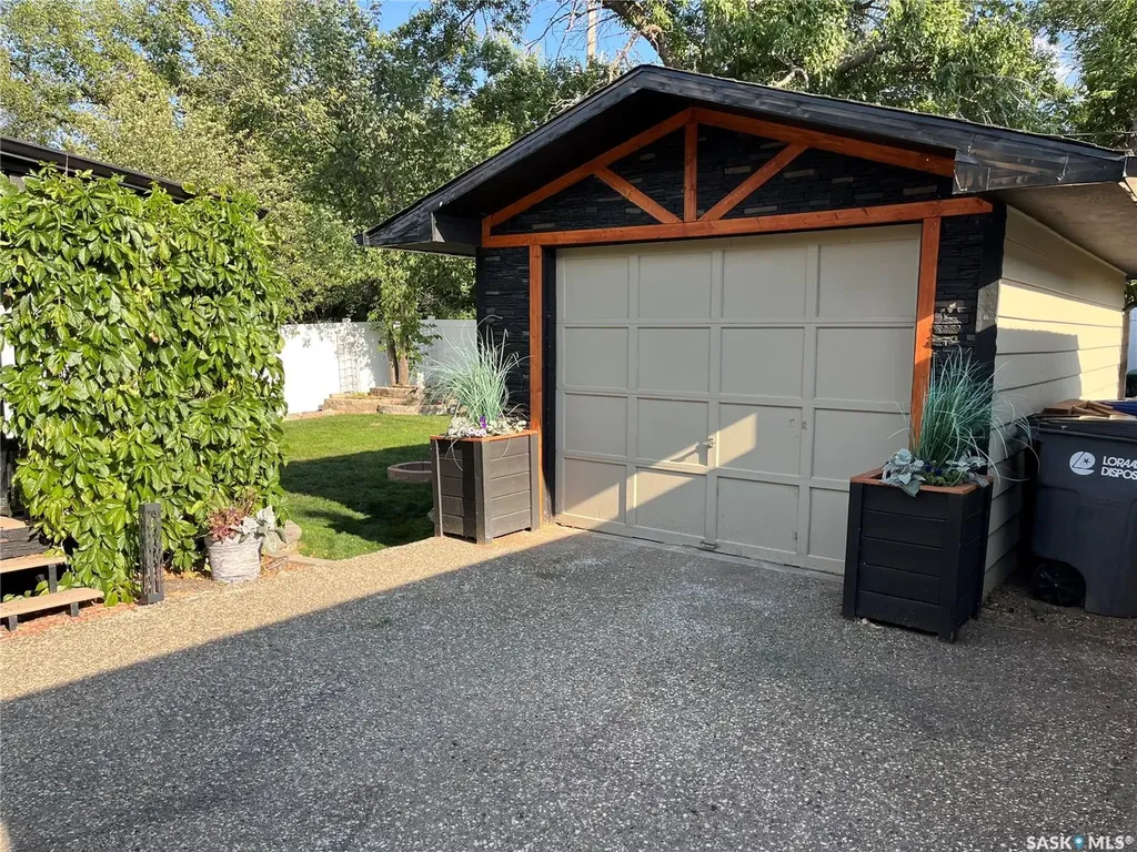 207 Dominion Road Assiniboia SK S0H 0B0