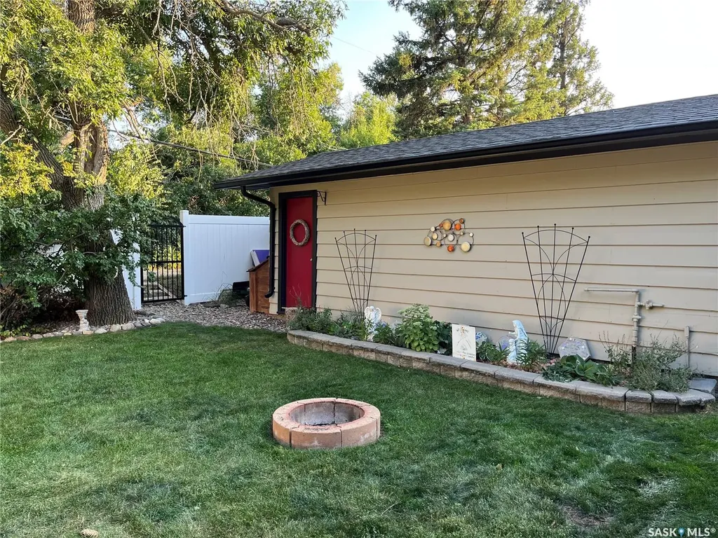 207 Dominion Road Assiniboia SK S0H 0B0