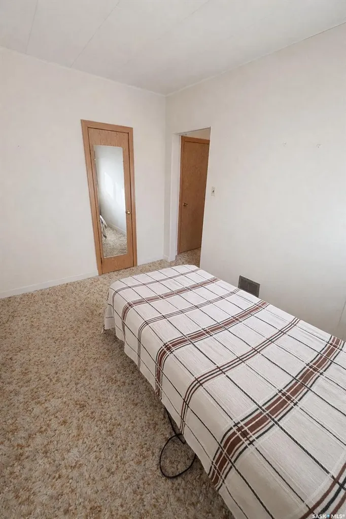 6366 Queens Avenue Gull Lake SK S0N 1A0