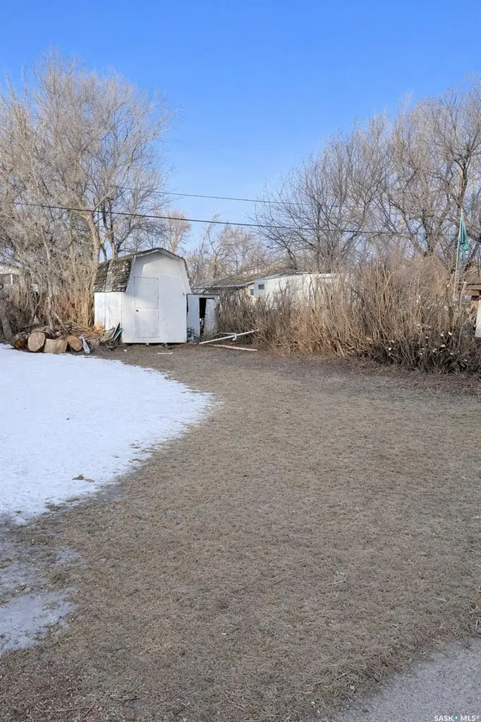 6366 Queens Avenue Gull Lake SK S0N 1A0