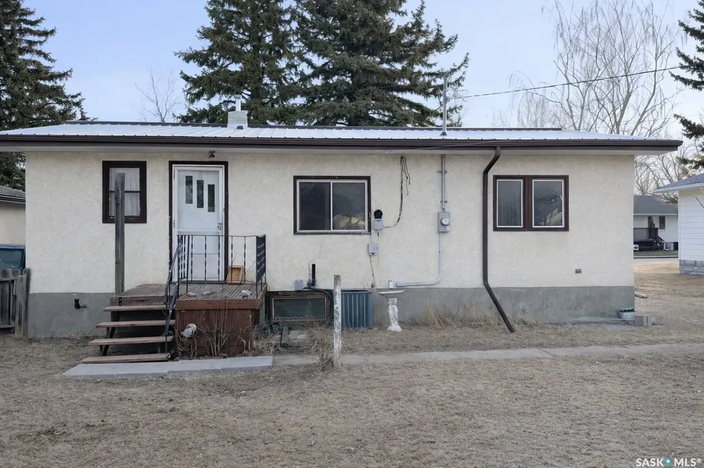 6366 Queens Avenue Gull Lake SK S0N 1A0