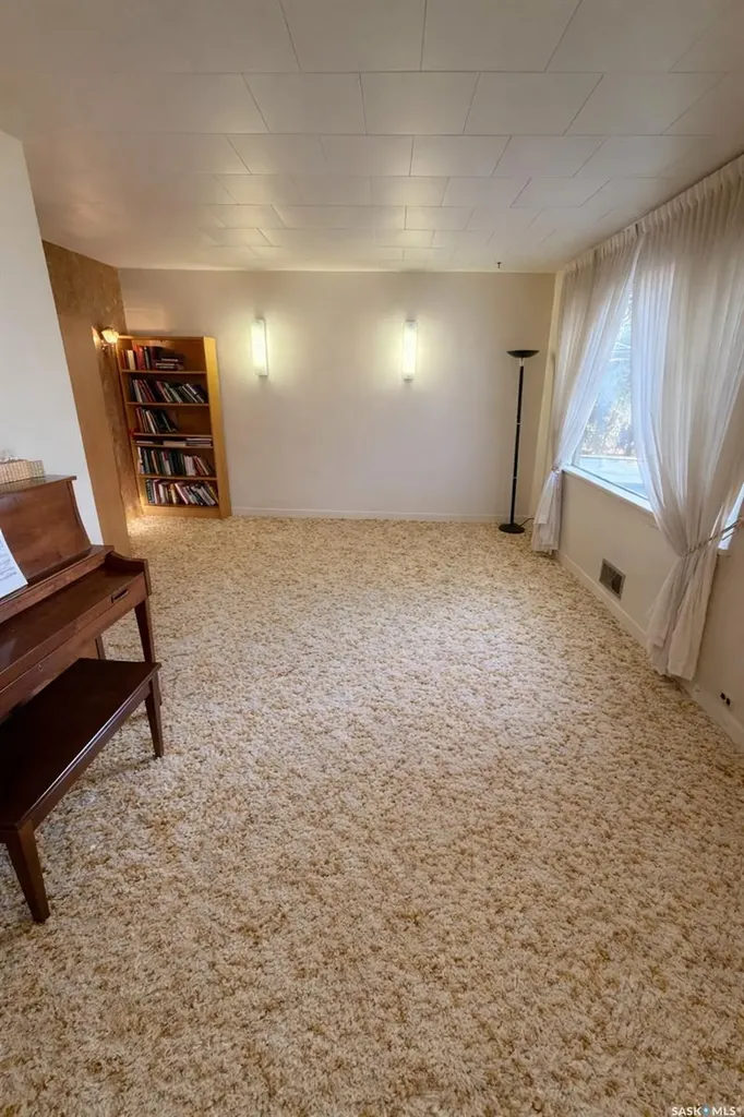 6366 Queens Avenue Gull Lake SK S0N 1A0