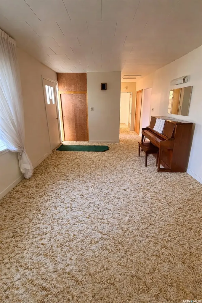 6366 Queens Avenue Gull Lake SK S0N 1A0