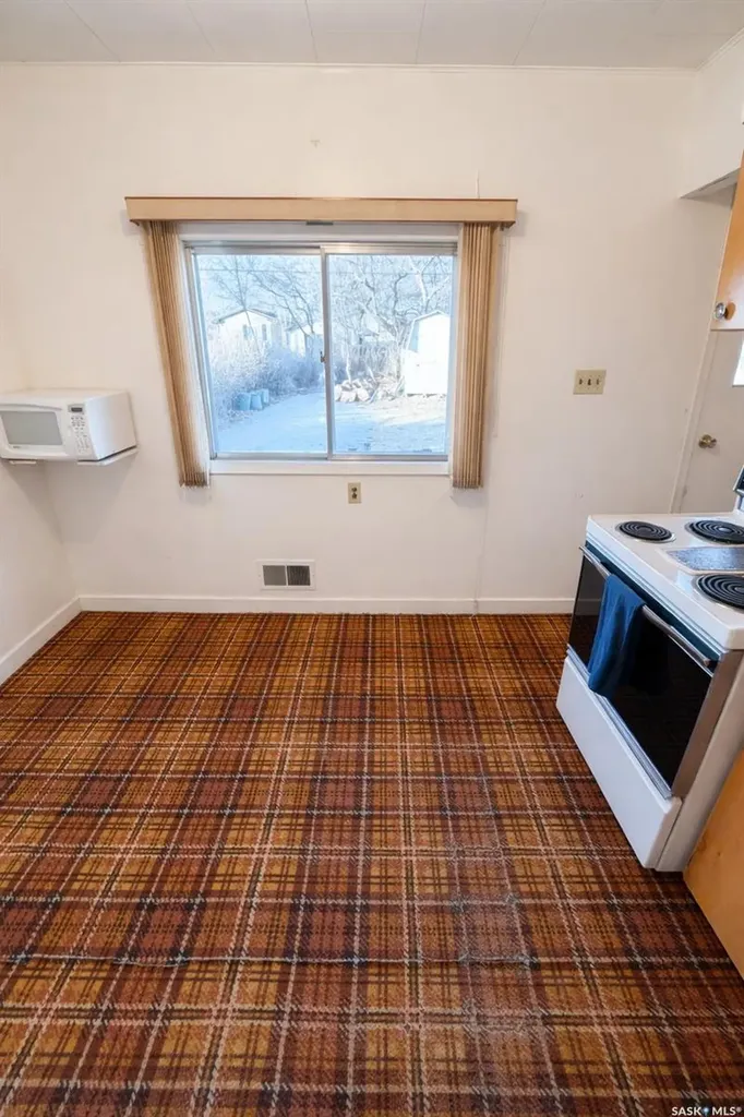 6366 Queens Avenue Gull Lake SK S0N 1A0